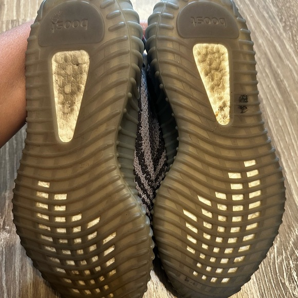 Yeezy Boost 350 V2 Beluga - Picture 4 of 4